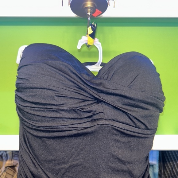 NWOT Ladies Black One Piece Swim suit LA BLANCA size 8 ripple front neck strap - Picture 4 of 7